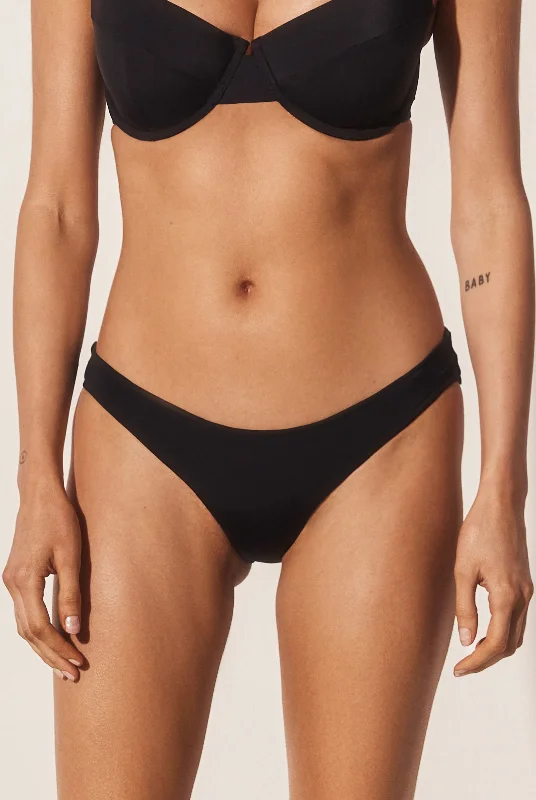 The Staple Black Bottom Preppy Women's College