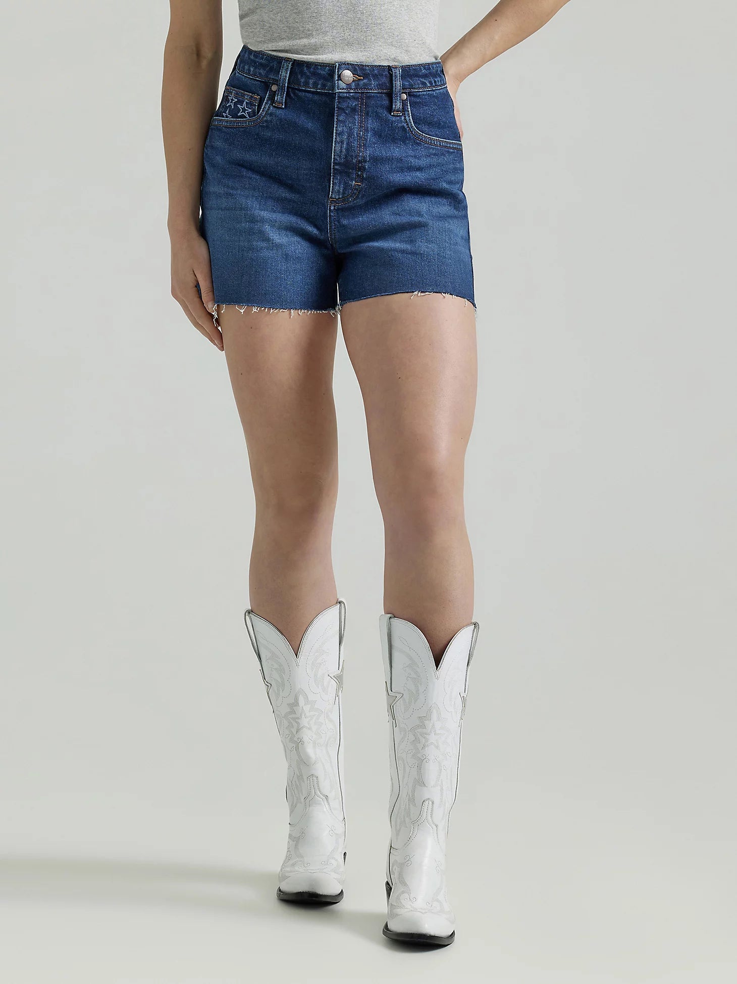 WOMEN'S WRANGLER RETRO® BAILEY HIGH RISE STAR PATCH SHORTS IN LYNN Dynamic Women's High - energy WOMEN'S WRANGLER RETRO® BAILEY HIGH RISE STAR PATCH SHORTS IN LYNN Dynamic Women's High - energy
