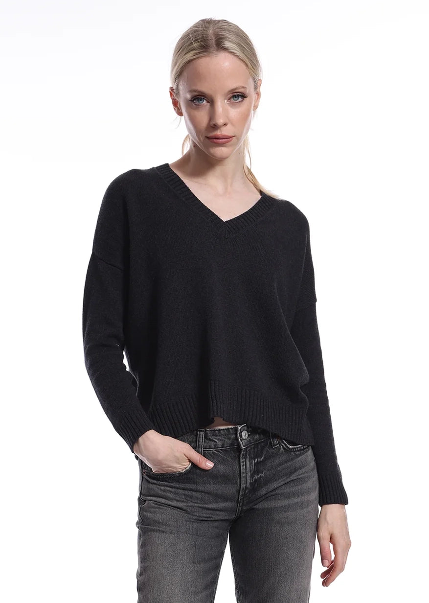 Cashmere/Cotton Boxy V-Neck Sweater in Black Charcoal Rugged Women's Outdoor 