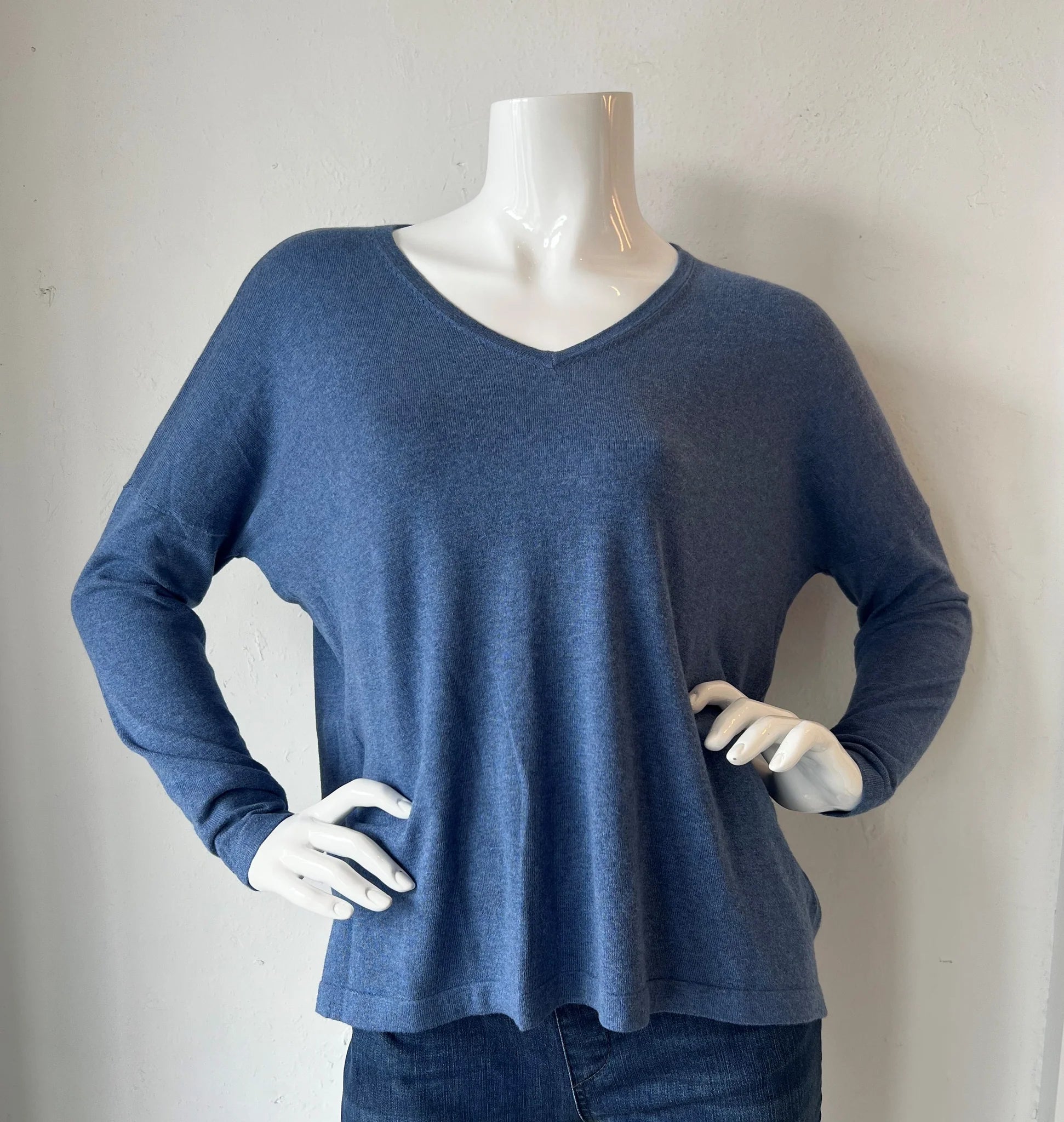 Cashmere/Cotton Boxy V-Neck Sweater in Harbour Blue Disco