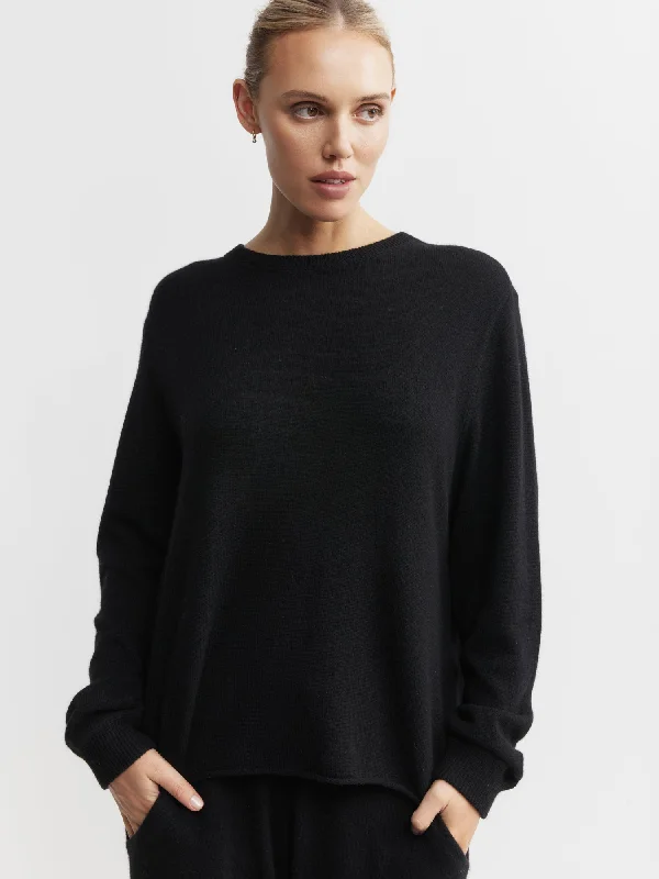 Cashmere Featherweight Oversize Crew - Black Scandinavian