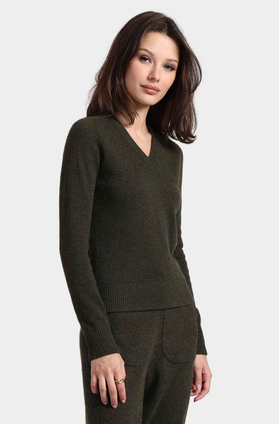 Cashmere V-Neck Raglan Sweater in Army Adventure