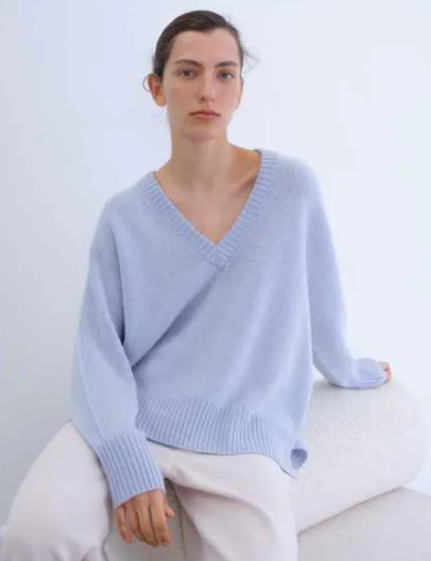 CHARLOTTE Cashmere V-Neck Sweater in Cornflower Blue Hip Women's Urban